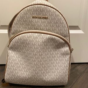 MICHAEL MICHAEL KORS
Abbey Medium Logo Backpack